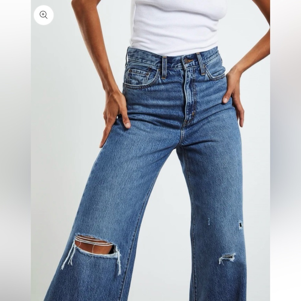 NWOT Levi’s High Loose Flare Ripped Distressed Ultra High Rise Jeans Size 27 - Picture 5 of 16